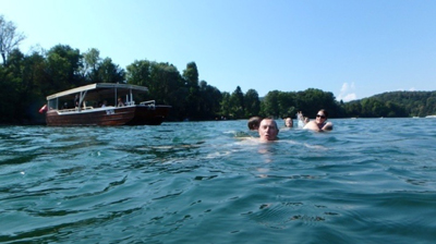 Auf fremden Gewässer im Rhein